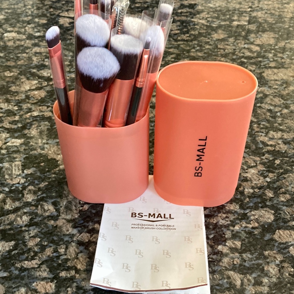 BS-MALL PROFESSIONAL & PORTABLE MAKEUP BRUSHES NWT